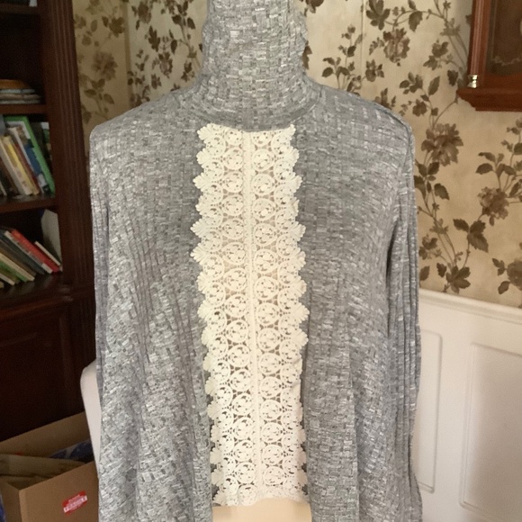 Everleigh Swing Hi-Lo Lace Insert Mock Neck Top Size S - Picture 1 of 5